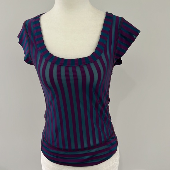 Trendy sheer top! Size M NWT - Picture 3 of 11